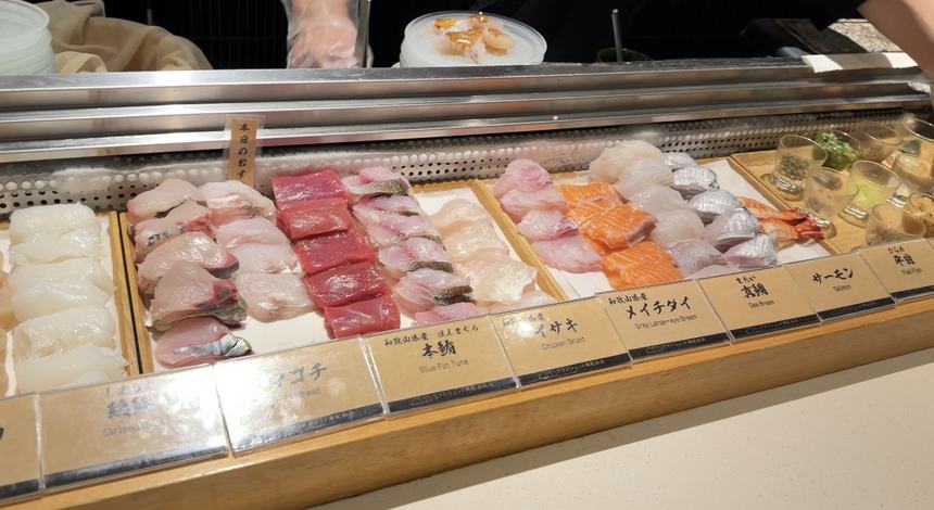 ブランシェット南紀白浜 寿司カウンターに並ぶネタ