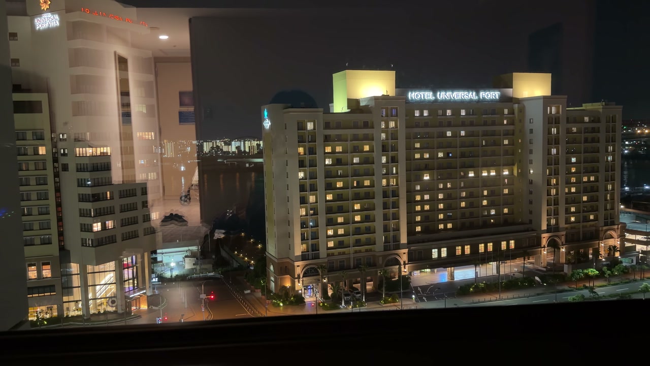 客室からの夜のシティビュー