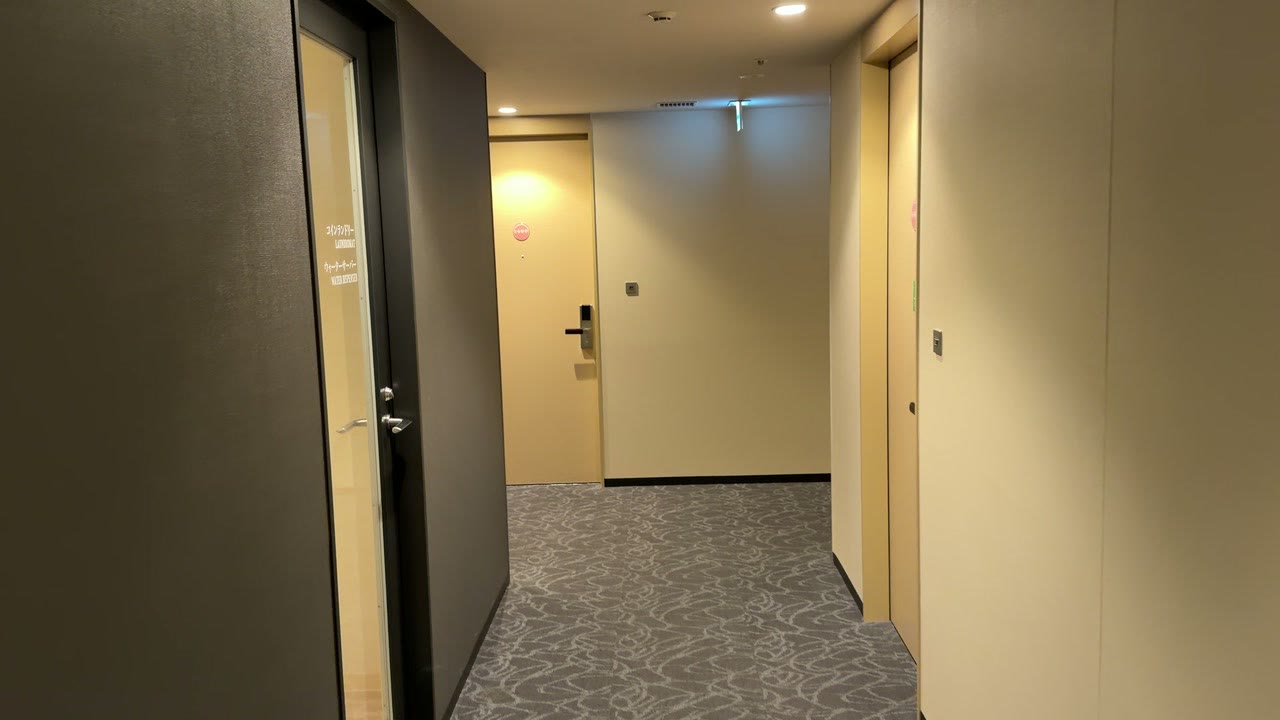 客室階のコインランドリー・ウォーターサーバー案内